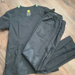 Extra small patite wonder wink scrub set